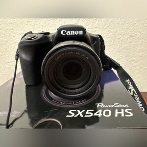 Canon Powershot SX540 HS WiFi 20.3MP Black Digital Camera Battery and Charger